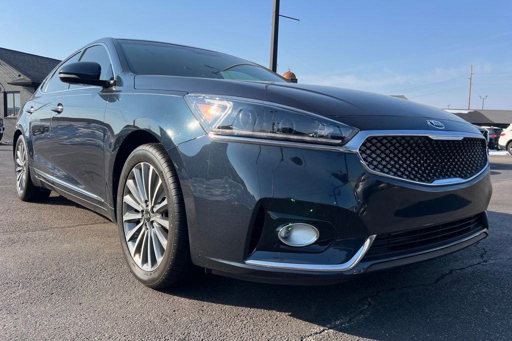 Used 2017 Kia Cadenza Premium w/ Luxury Package image 11