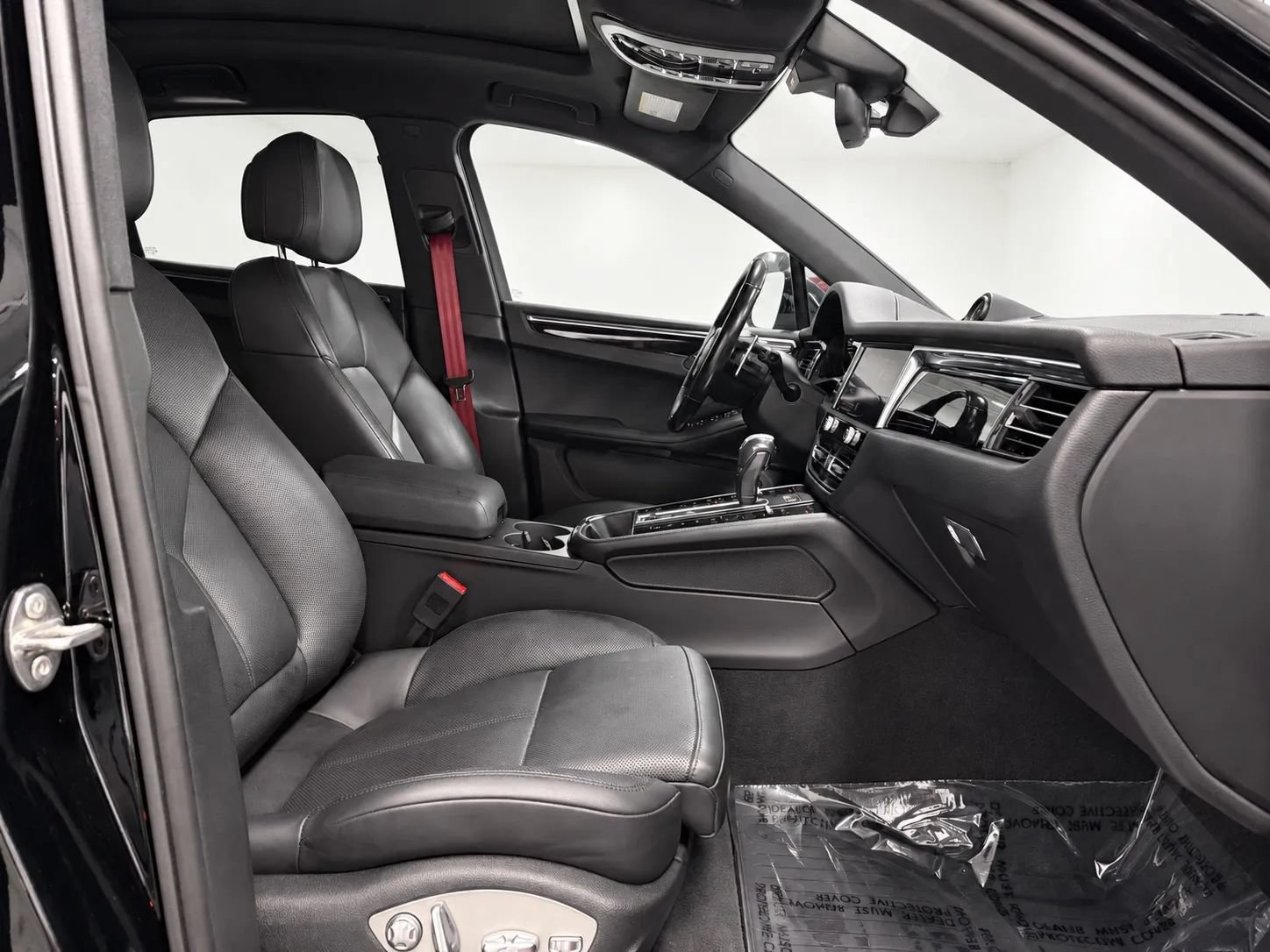 Used 2023 Porsche Macan S AWD/4WD image 26