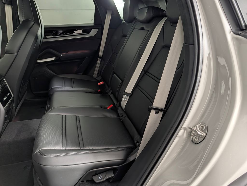 New 2026 Porsche Cayenne GTS AWD/4WD image 23
