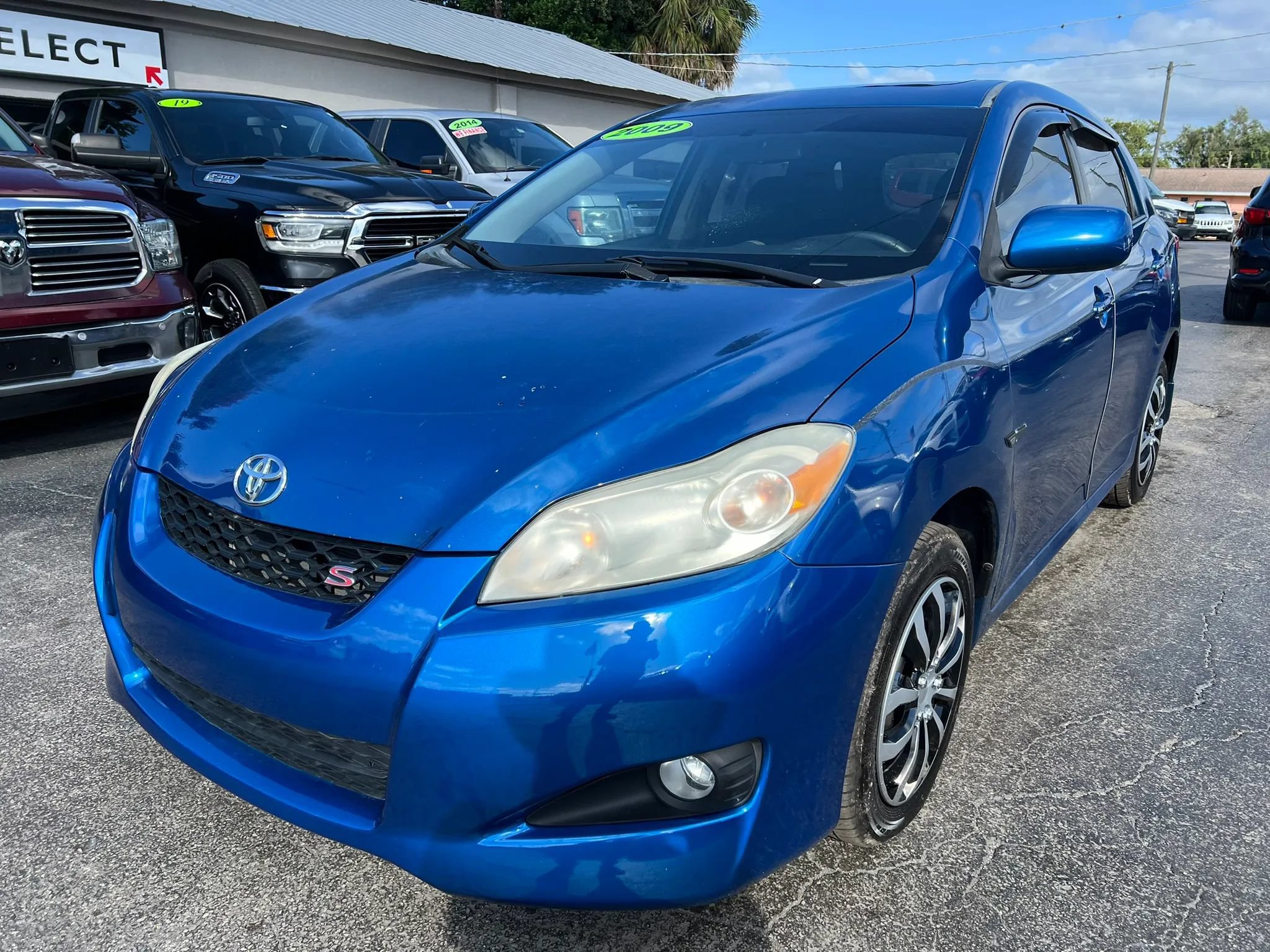 Used 2009 Toyota Matrix S w/ All Weather Guard Pkg FWD image 2