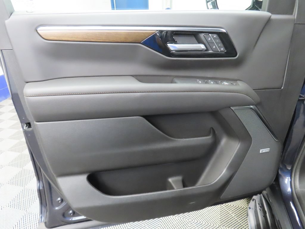 Used 2025 Chevrolet Tahoe High Country AWD/4WD image 75