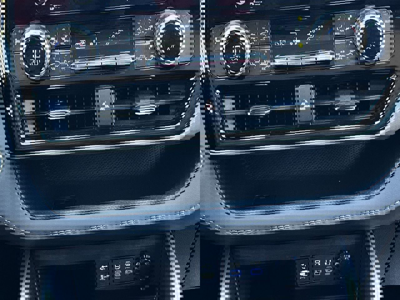 Used 2022 Toyota Highlander XLE image 18