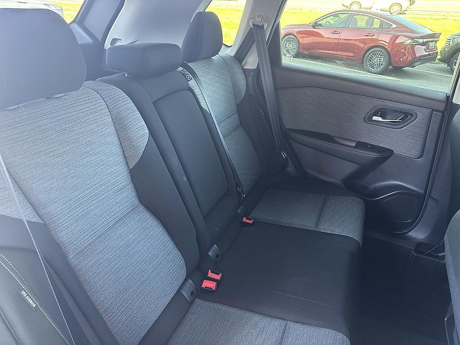 Certified 2023 Nissan Rogue SV image 21