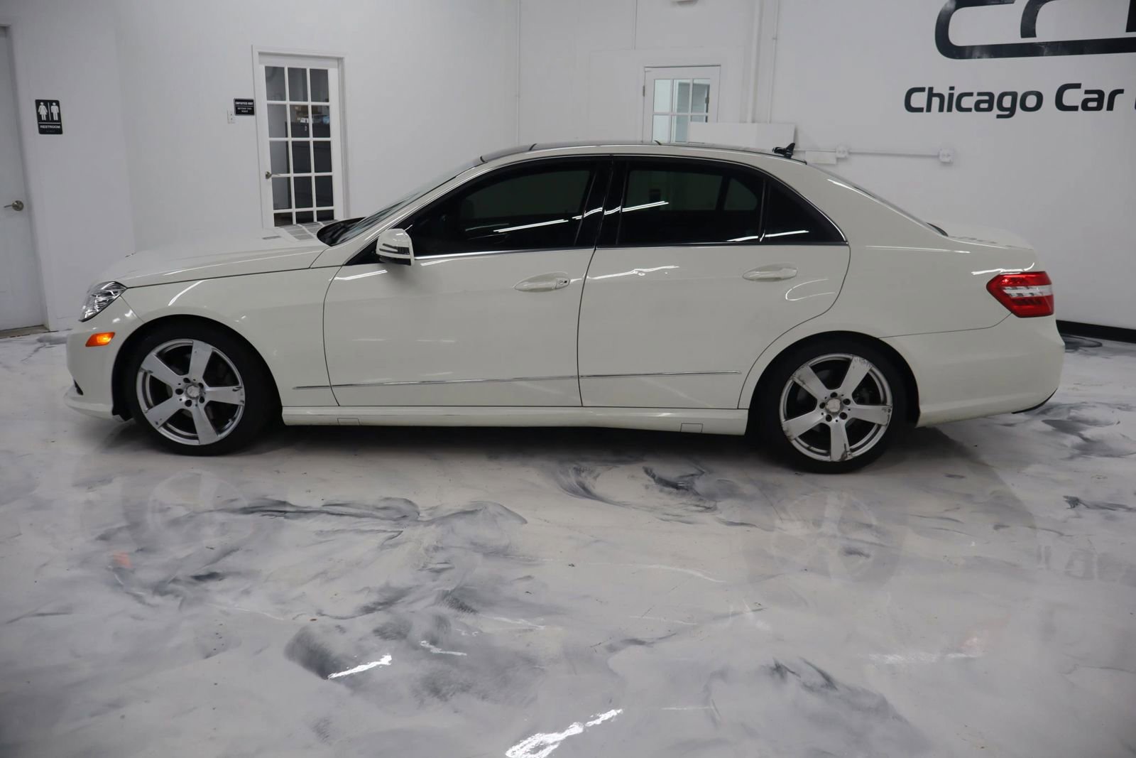 Used 2010 Mercedes-Benz E 350 E 350 4MATIC Sedan 4D image 4
