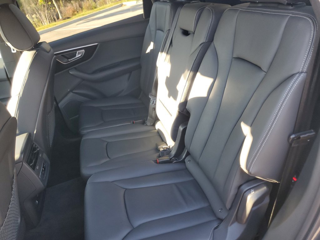 Used 2025 Audi Q7 3.0T Premium Plus AWD/4WD image 34