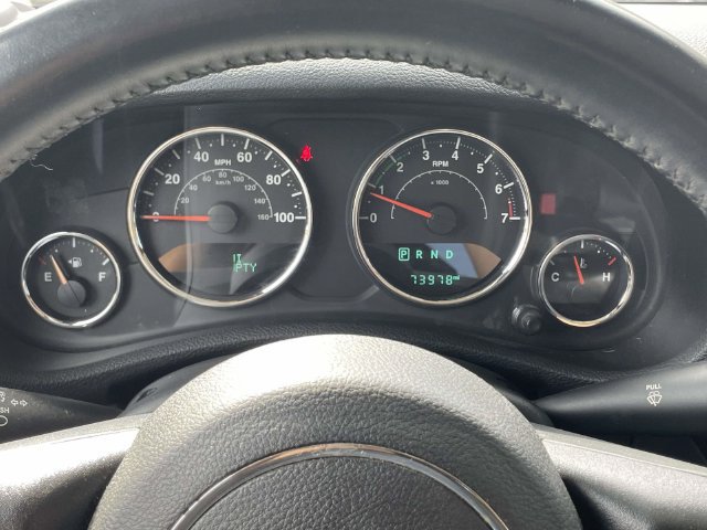 Used 2017 Jeep Wrangler Unlimited Sahara w/ Connectivity Group AWD/4WD image 24