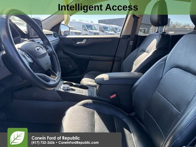 Used 2020 Ford Escape Titanium image 10