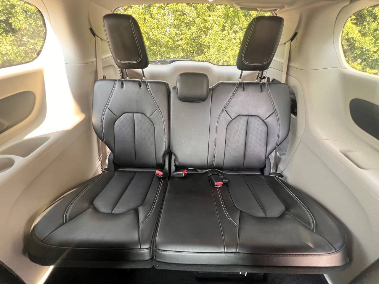 Used 2024 Chrysler Pacifica Touring-L FWD image 25