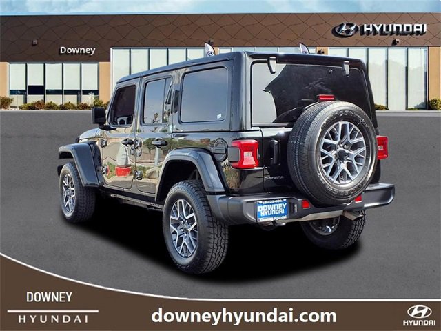 Used 2025 Jeep Wrangler Sahara image 6