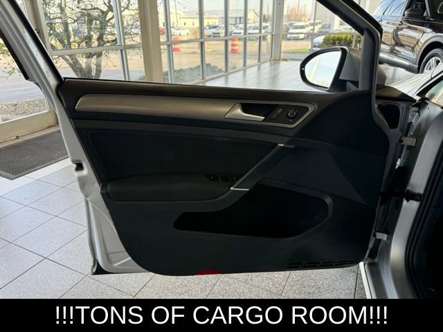 Used 2016 Volkswagen Golf S image 21