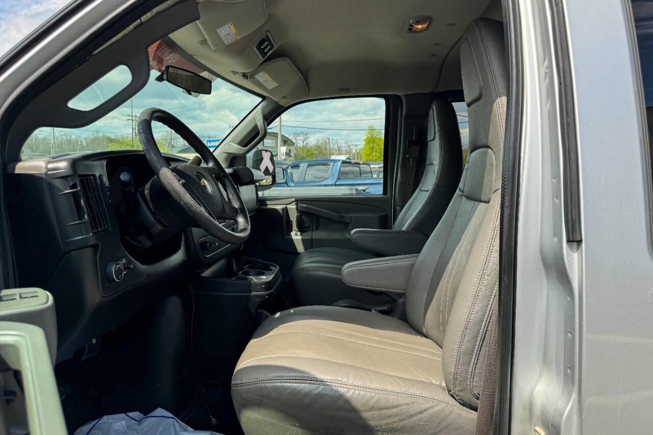 Used 2016 Chevrolet Express 3500 LS RWD image 19