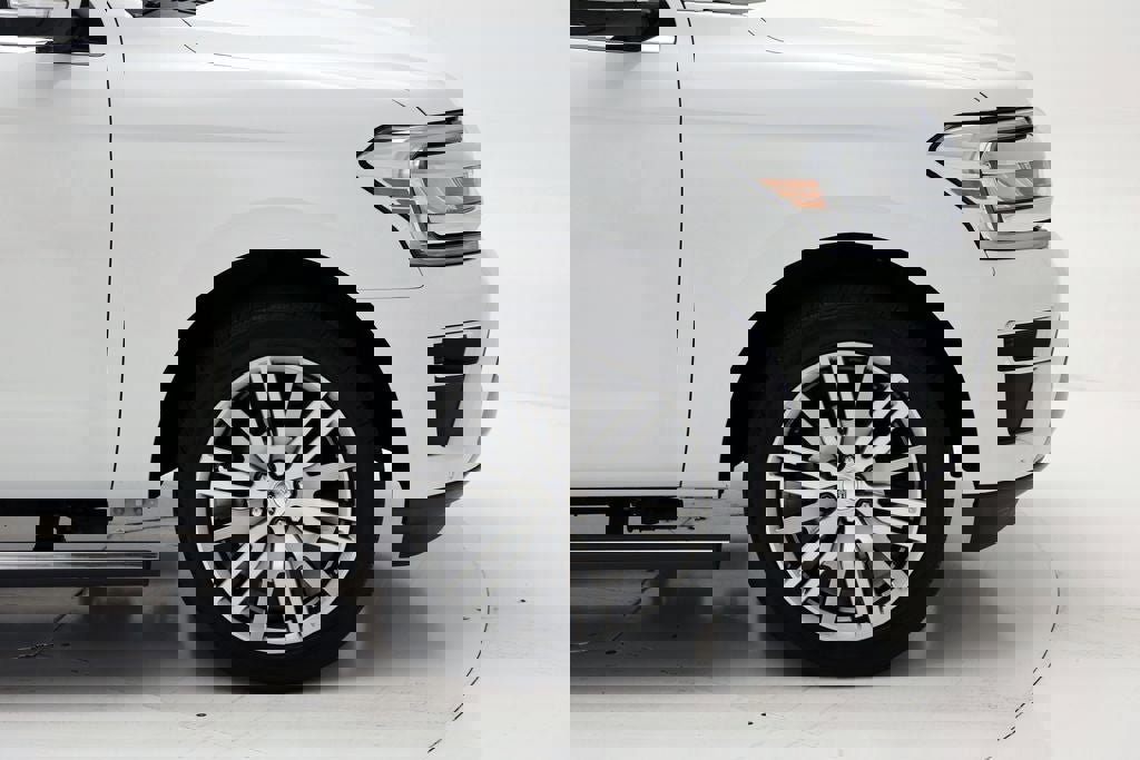 Used 2022 Ford Expedition Limited image 3