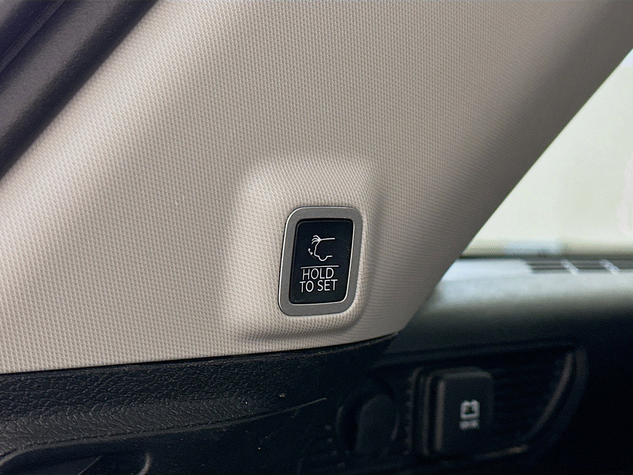 Used 2023 Jeep Grand Cherokee Limited image 32