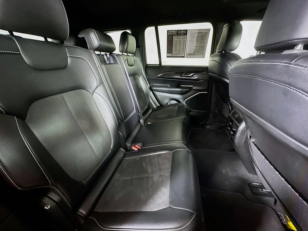 Used 2022 Jeep Grand Cherokee Altitude RWD image 11