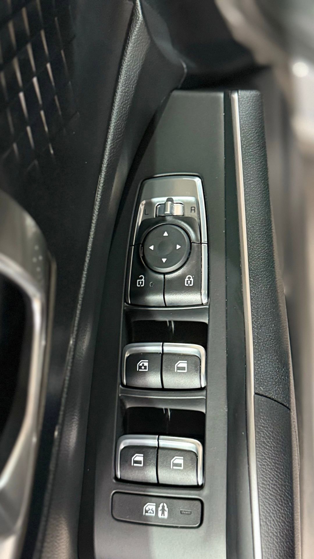 Used 2024 Kia Sorento S w/ Panoramic Sunroof Package image 48