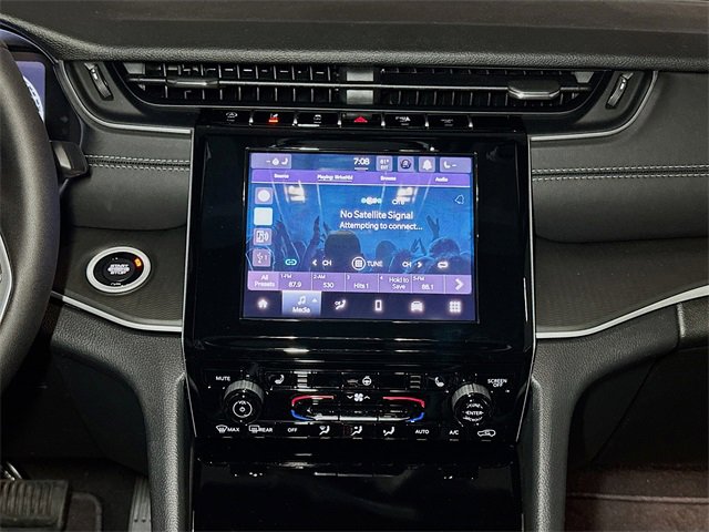 New 2025 Jeep Grand Cherokee Altitude image 8