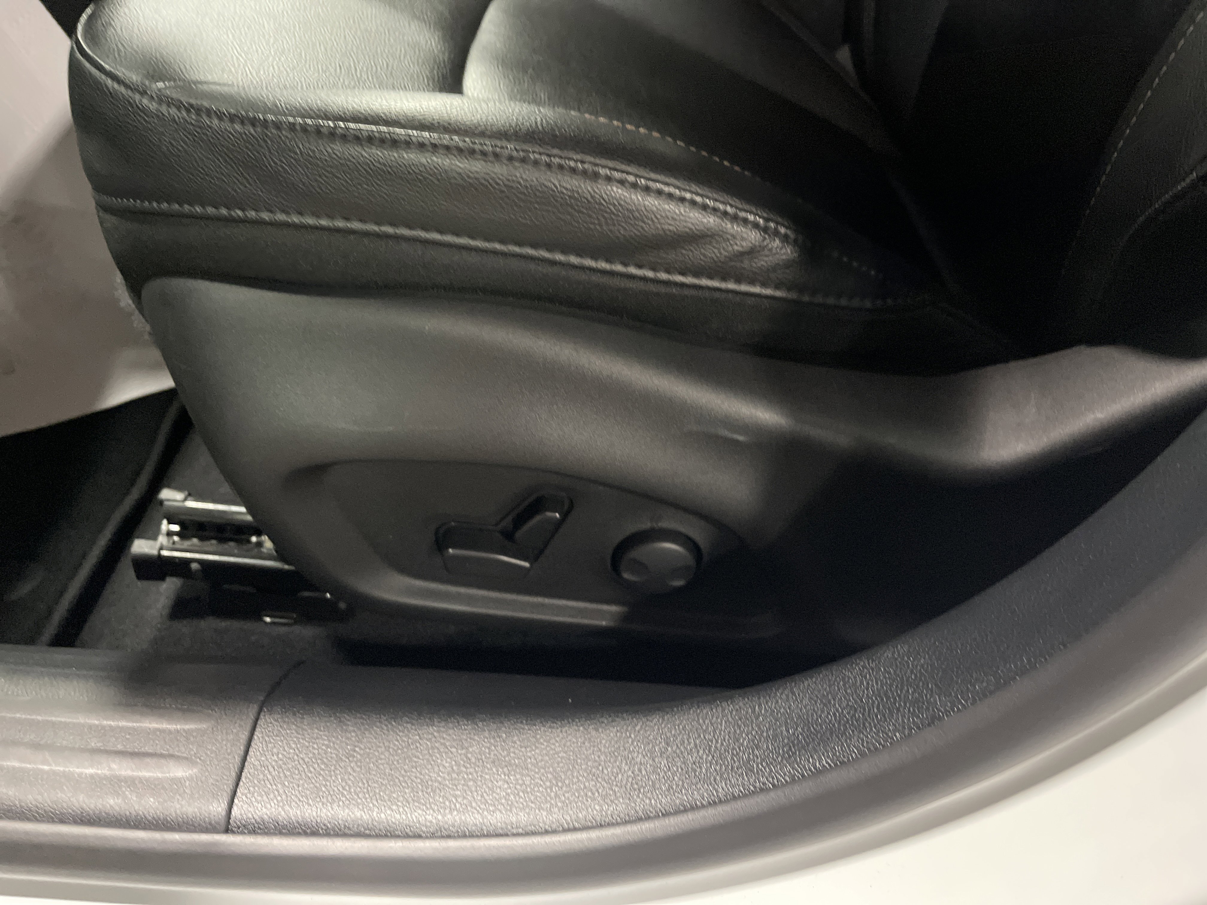 Used 2024 Jeep Compass Limited image 10