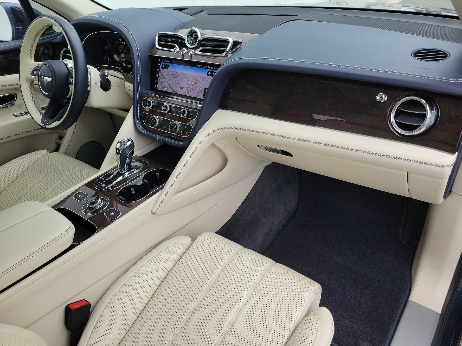 Certified 2022 Bentley Bentayga AWD/4WD image 6