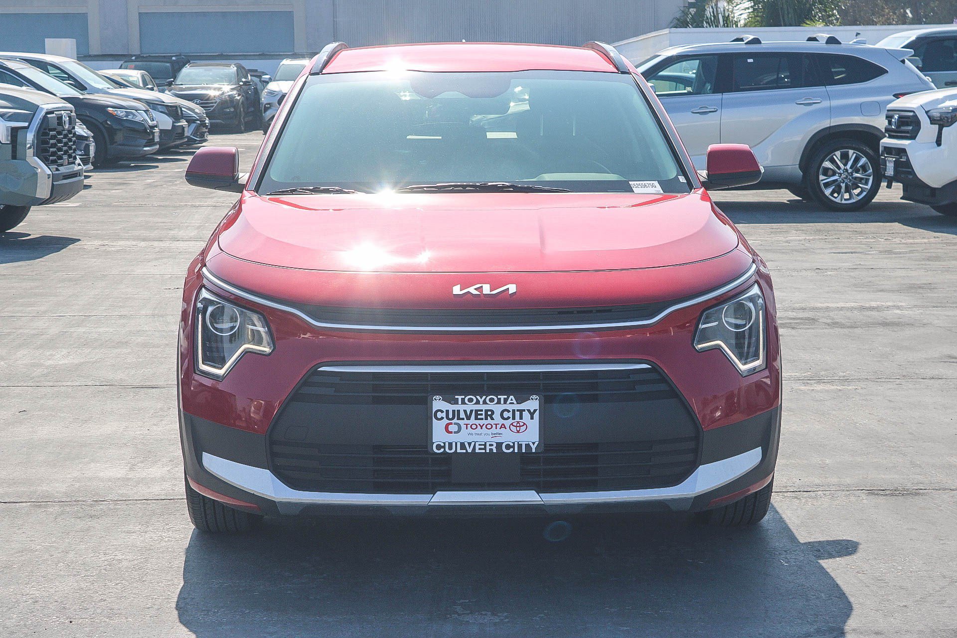 Used 2025 Kia Niro LX FWD image 2