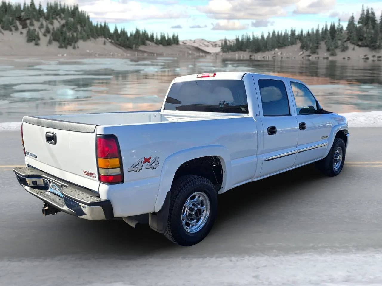 Used 2004 GMC Sierra 2500 SLE w/ Skid Plate Package AWD/4WD image 3