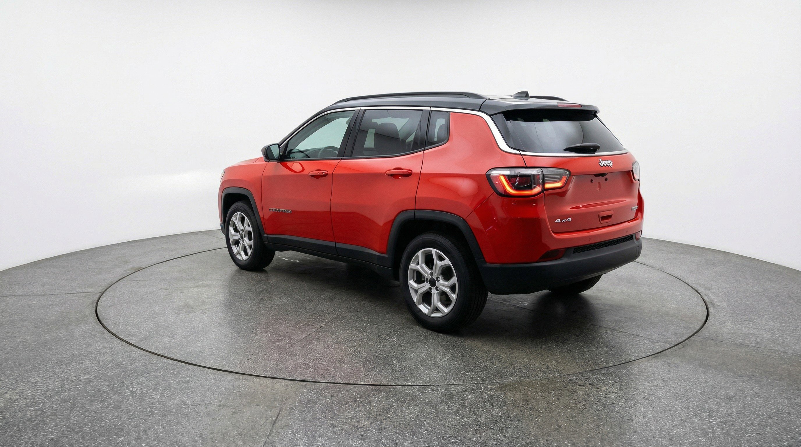Used 2025 Jeep Compass Latitude AWD/4WD image 6