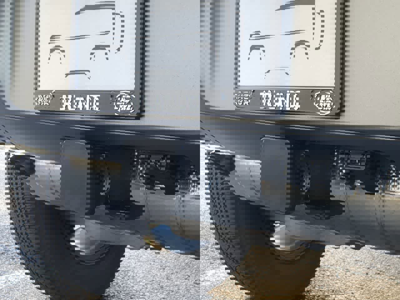 Used 2022 Land Rover Defender 110 X-Dynamic SE image 38