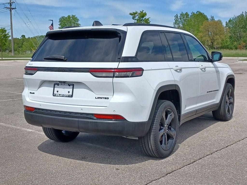 Used 2024 Jeep Grand Cherokee Limited w/ Black Appearance Package AWD/4WD image 4