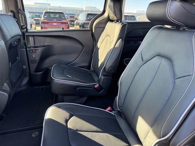 New 2026 Chrysler Pacifica Limited w/ S Appearance Package image 30