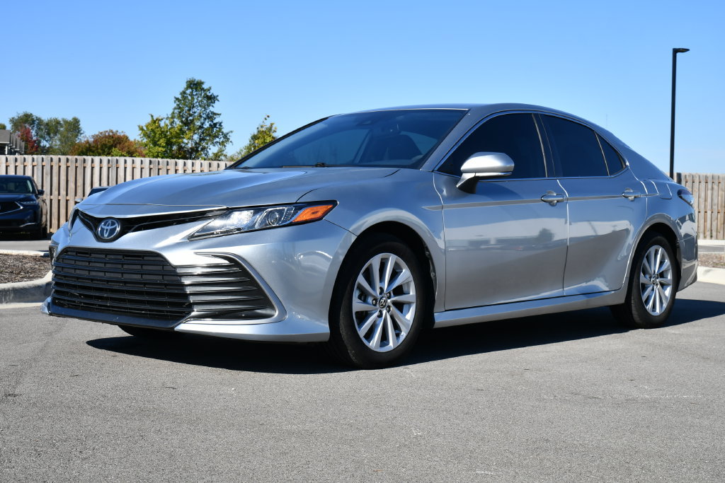 Used 2021 Toyota Camry LE w/ Convenience Package FWD image 5