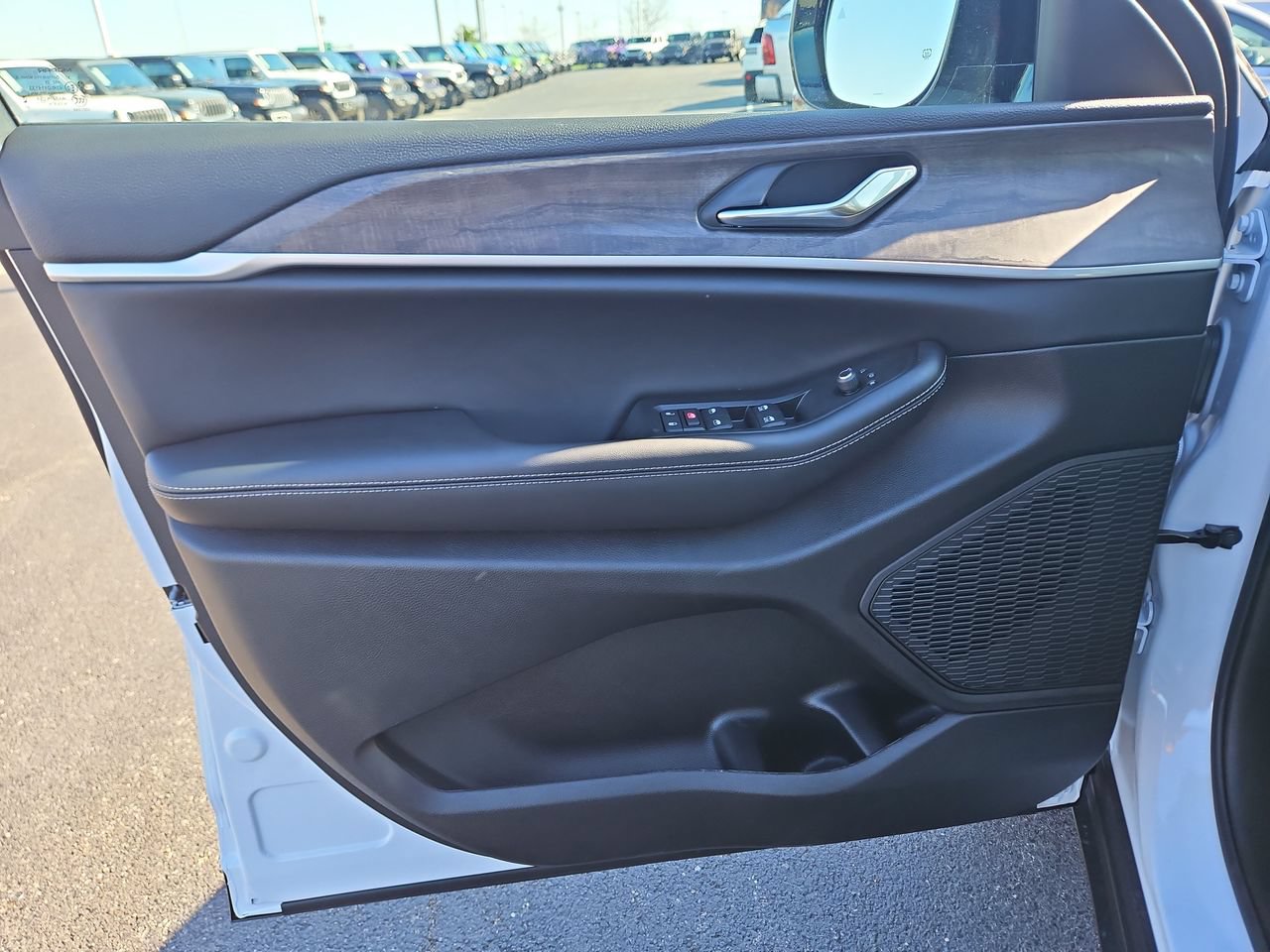 New 2026 Jeep Grand Cherokee Altitude AWD/4WD image 19