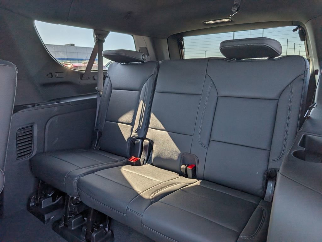 Used 2026 Chevrolet Suburban Z71 w/ Comfort Package image 10