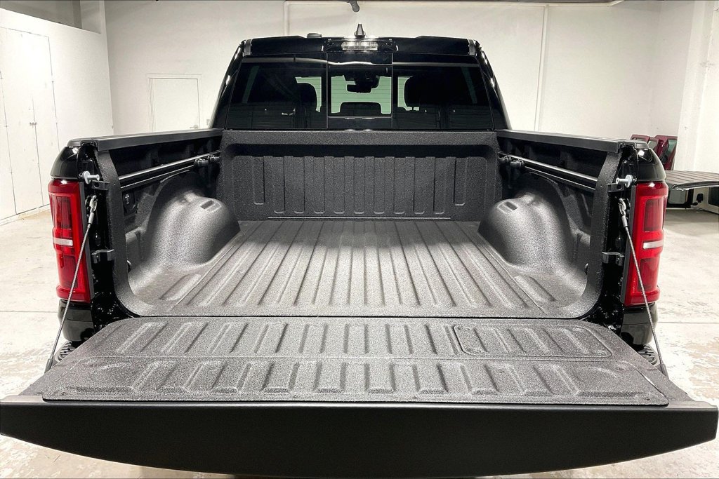Used 2027 RAM 1500 4x4 Crew Cab image 37
