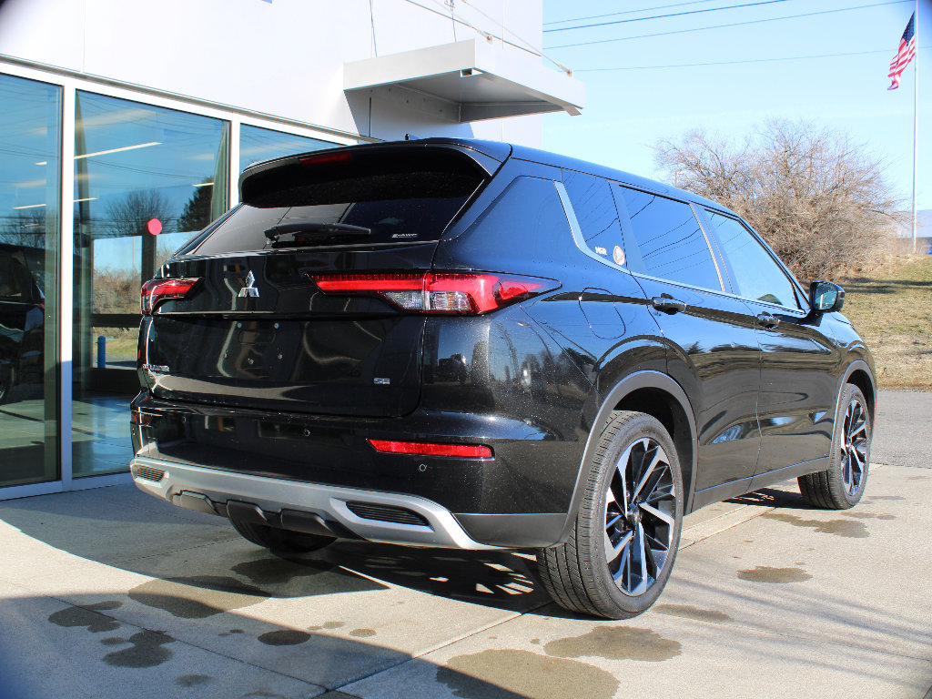 Used 2022 Mitsubishi Outlander SE image 8