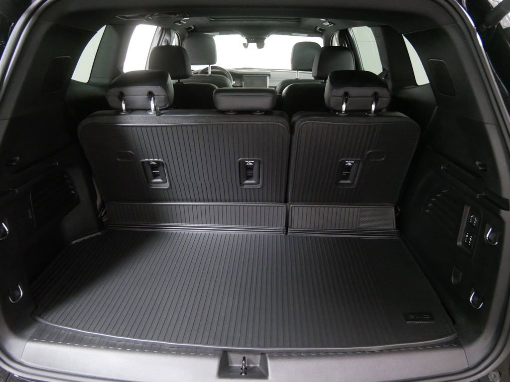 Used 2024 GMC Acadia Denali image 5