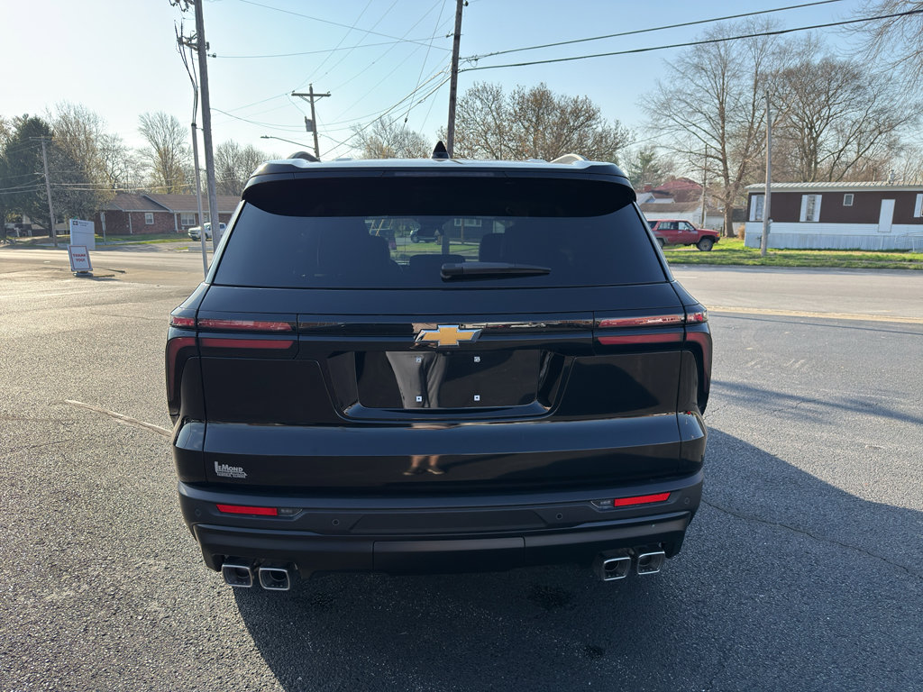 Used 2025 Chevrolet Traverse LT image 9