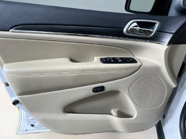 Used 2019 Jeep Grand Cherokee Limited AWD/4WD image 33