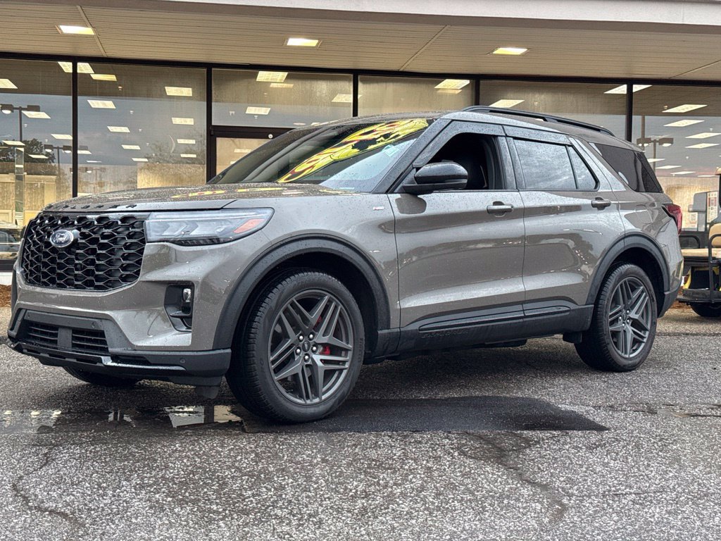 Used 2026 Ford Explorer ST-Line w/ ST-Line Street Pack AWD/4WD image 4