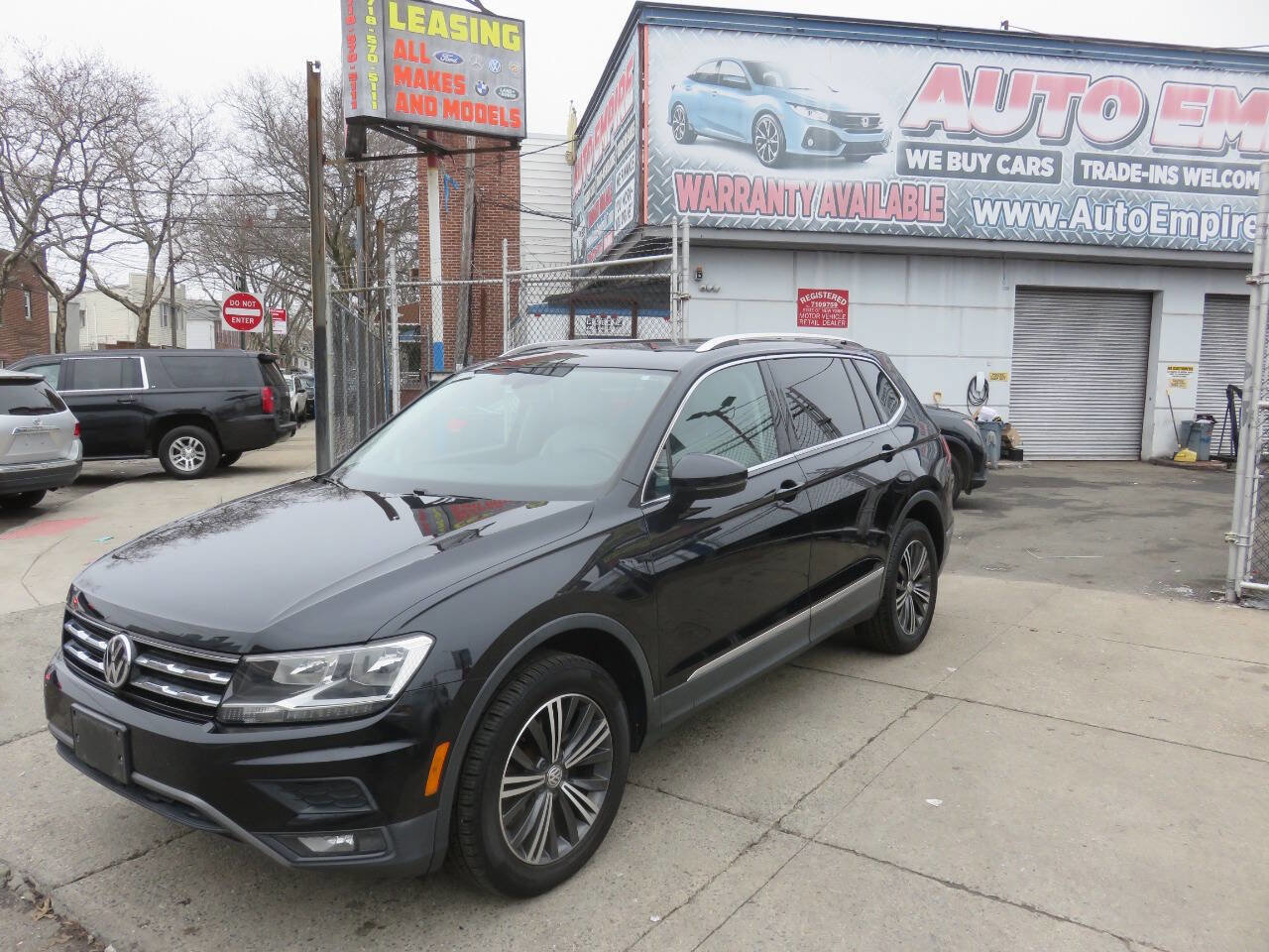 Used 2018 Volkswagen Tiguan SEL image 2