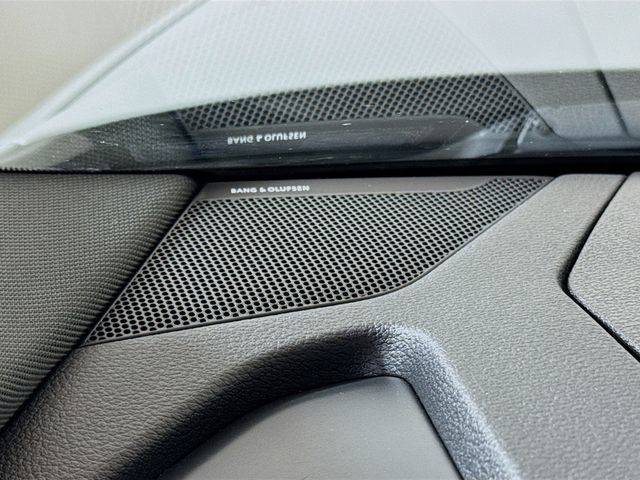 Used 2019 Audi e-tron Prestige w/ Prestige Package image 17