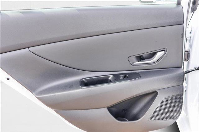 New 2025 Hyundai Elantra Limited image 23