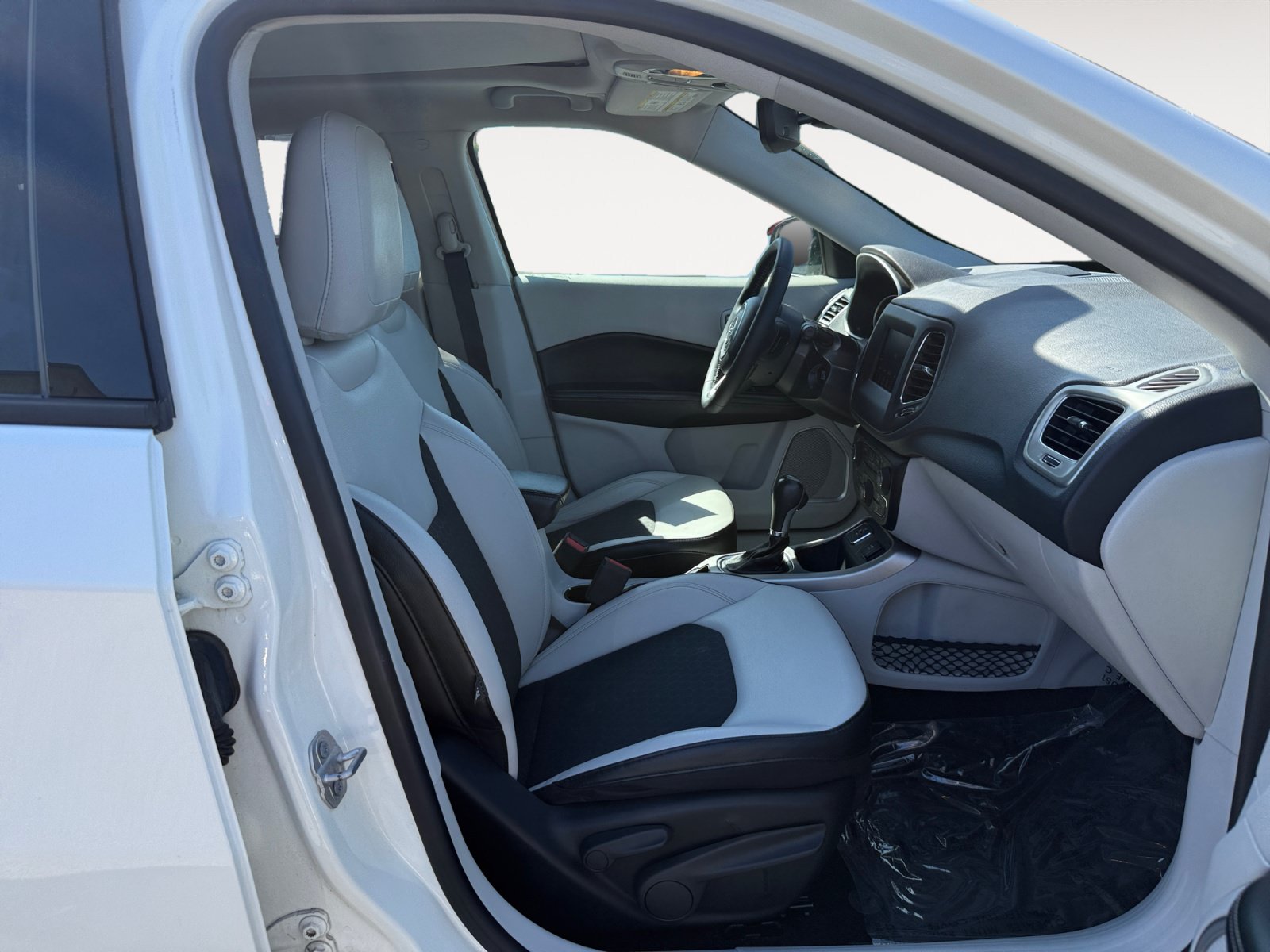 Used 2018 Jeep Compass Latitude w/ Popular Equipment Group FWD image 19