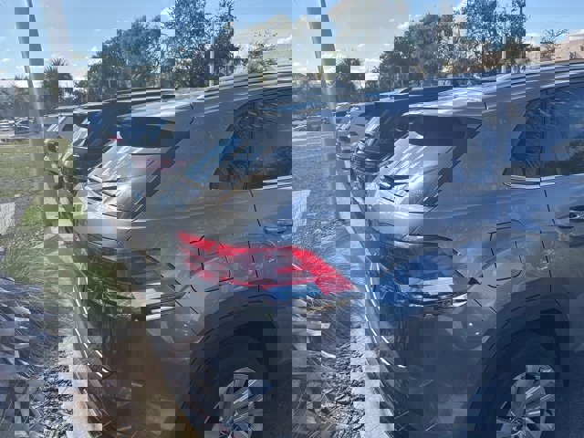 Used 2022 Volkswagen Atlas Cross Sport SE w/ Panoramic Sunroof Package image 9