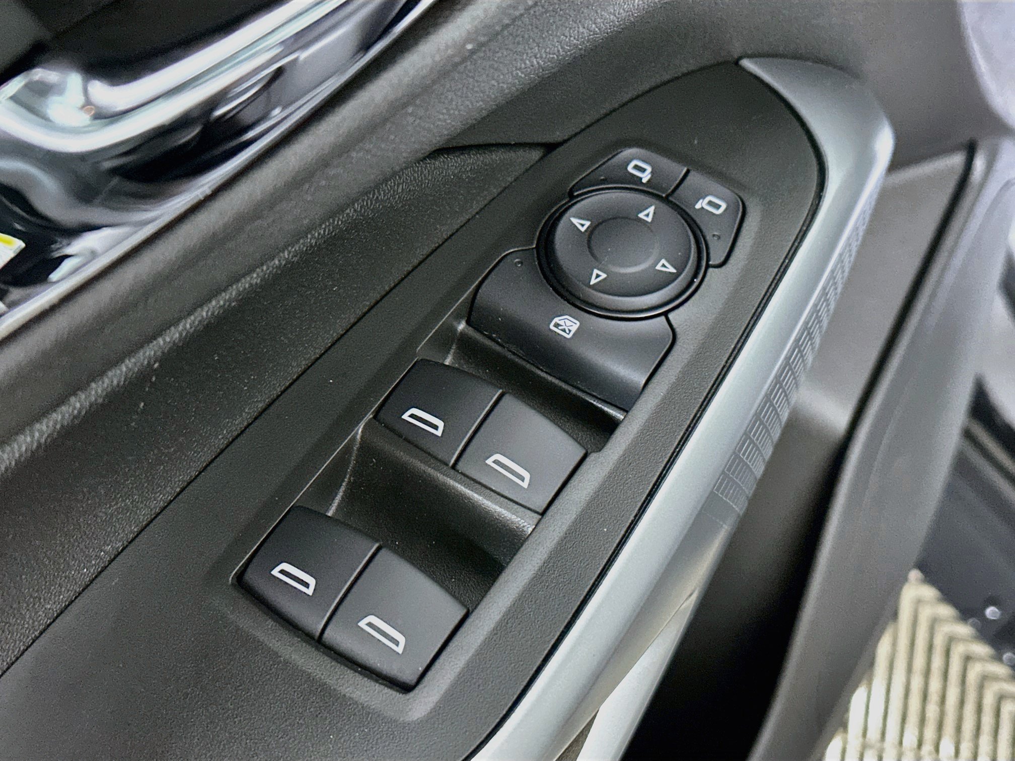 Used 2024 Chevrolet Trax RS w/ Driver Confidence Package FWD image 17