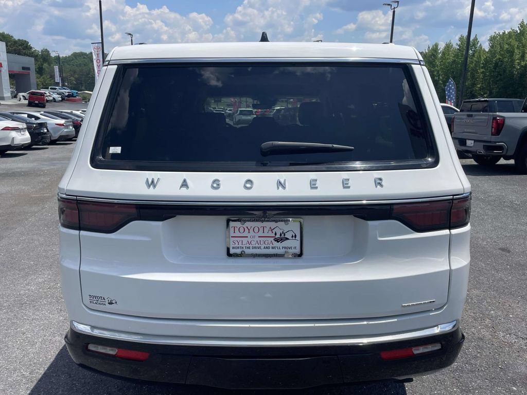 Used 2024 Jeep Wagoneer L Series II w/ Flexible Seating Group AWD/4WD image 3