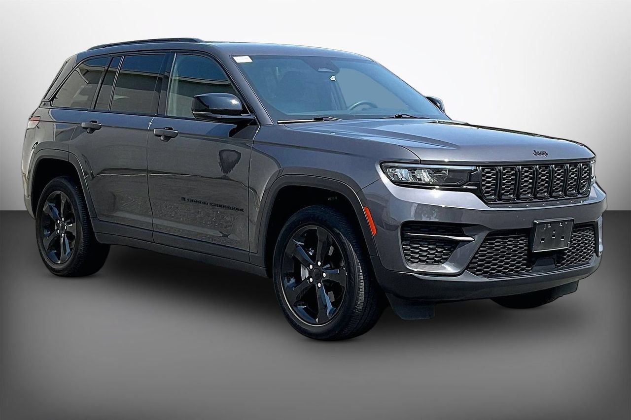 Used 2023 Jeep Grand Cherokee Altitude AWD/4WD image 1