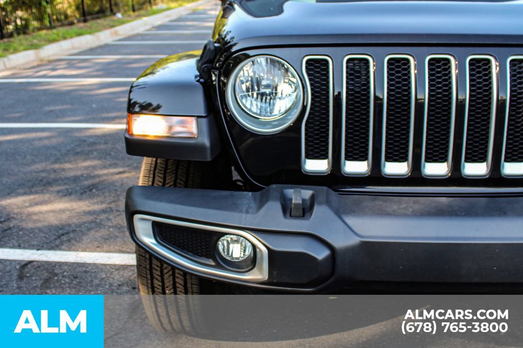 Used 2022 Jeep Wrangler Unlimited Sahara AWD/4WD image 11