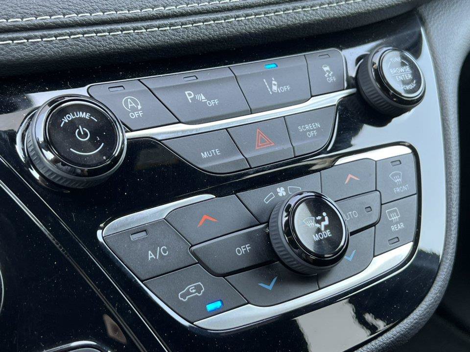 Used 2023 Chrysler Pacifica Touring FWD image 24