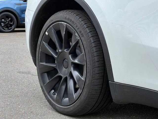 Used 2023 Tesla Model Y Long Range AWD/4WD image 2