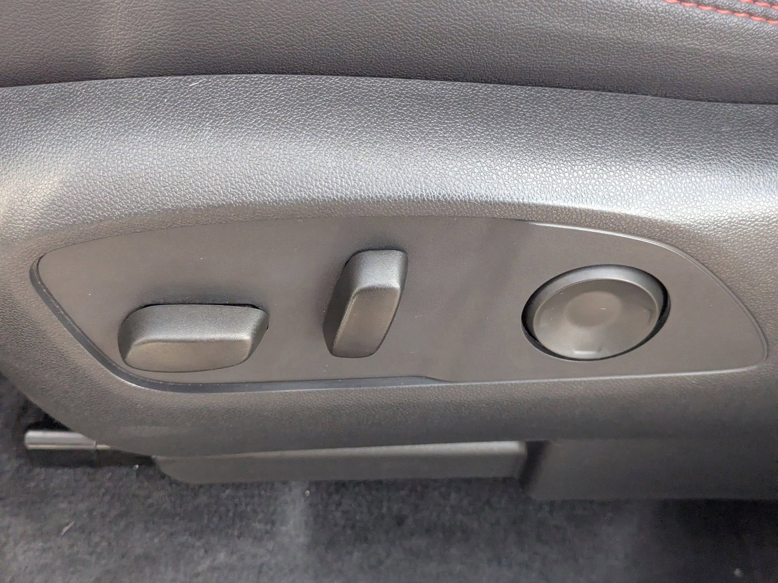 Used 2025 Chevrolet Traverse RS image 24