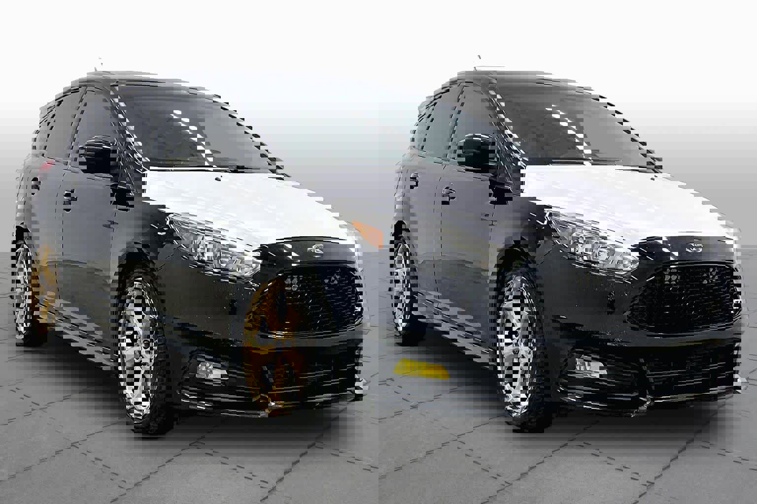 Used 2018 Ford Focus ST FWD image 3